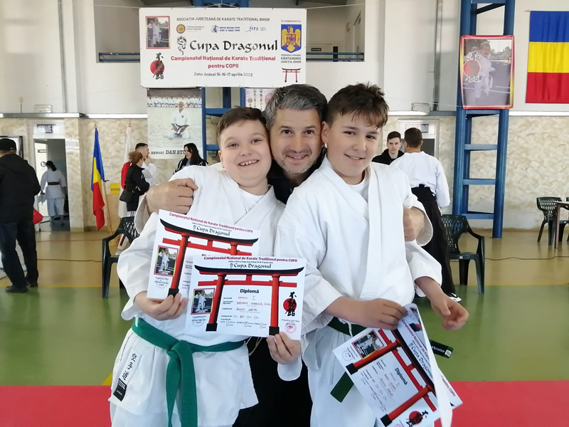 Read more about the article Tinerii karateka legitimaţi la ASC Ronin Deva – pe podiumul CN de Karate Tradiţional pentru Copii, zona Ardeal