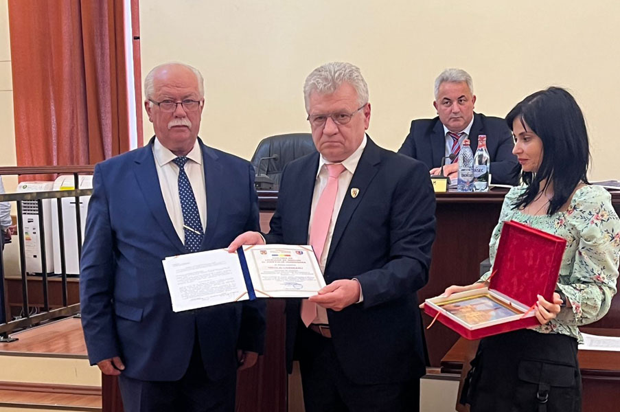 Read more about the article Județul Hunedoara are un nou Cetățean de Onoare
