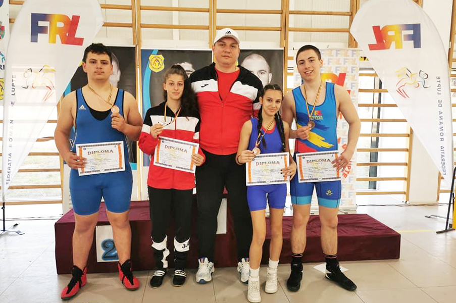 Read more about the article Lupte libere: Devenii, medaliaţi la Finala Campionatului Naţional Individual Şcolar