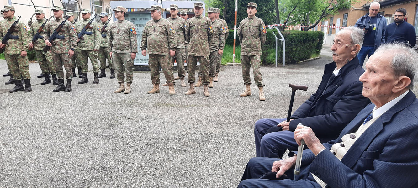 Read more about the article Ziua Veteranilor de Război, sărbătorită la Centrul Militar Judeţean Hunedoara