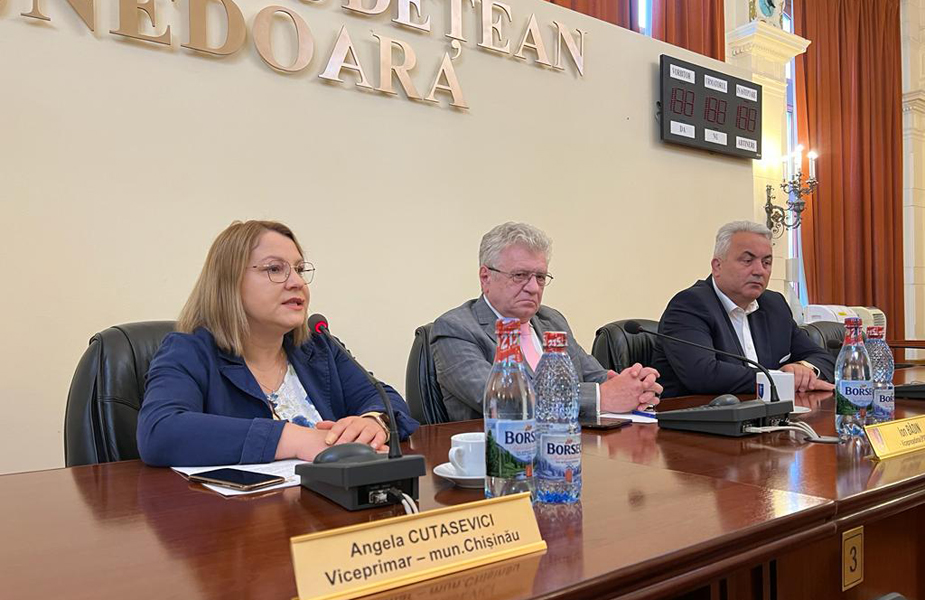 Read more about the article Oaspeți din Republica Moldova, la Consiliul Județean Hunedoara