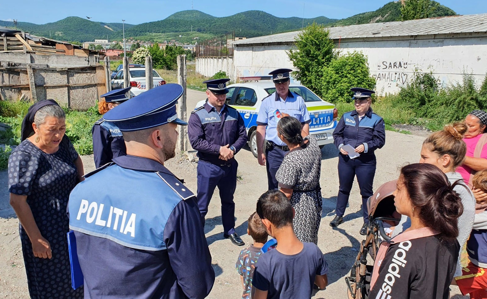 Read more about the article Activităţi ale poliţiştilor hunedoreni în cadrul campaniei “Săptămâna Prevenirii Criminalităţii”