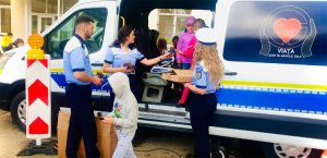 Read more about the article Lecții de siguranţă rutieră, predate de poliţişti elevilor unor unităţi de învăţământ din Haţeg şi Deva