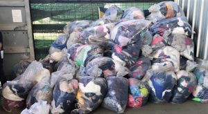 Read more about the article Aproape 15 tone de mărfuri second-hand din SUA vor fi trimise înapoi. Garda de Mediu a decoperit că cele mai multe erau deșeuri