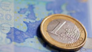 Read more about the article România nu poate trece la moneda euro, spune Comisia Europeană