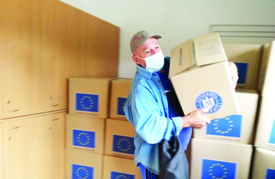 Read more about the article Cea mai mare parte a pachetelor cu produse alimentare de la UE au fost distribuite în comuna Bistra