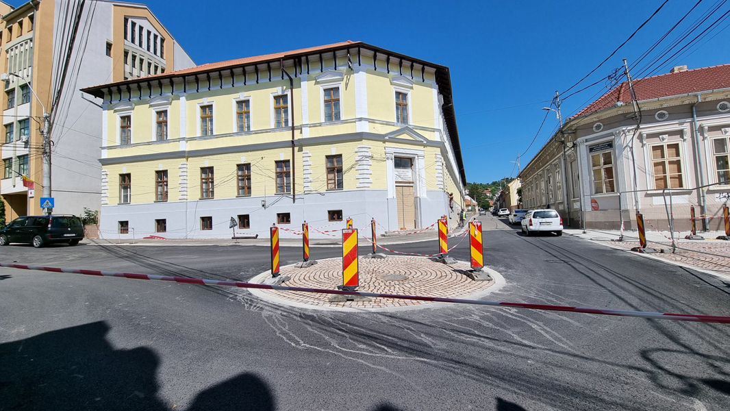 Read more about the article Precizări despre traficul rutier din zona șantierului pentru amenajarea pietonală a Centrului Istoric al Devei!