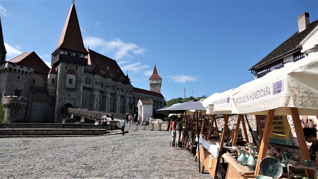 Read more about the article „Produs în Hunedoara”, disponibil la vânzare la Castel