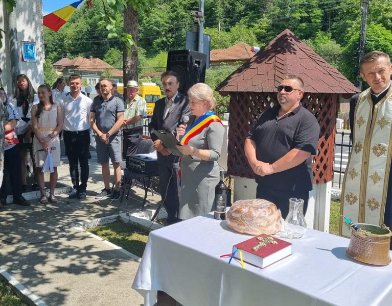 Read more about the article Eroii neamului, comemoraţi în comuna Vălişoara
