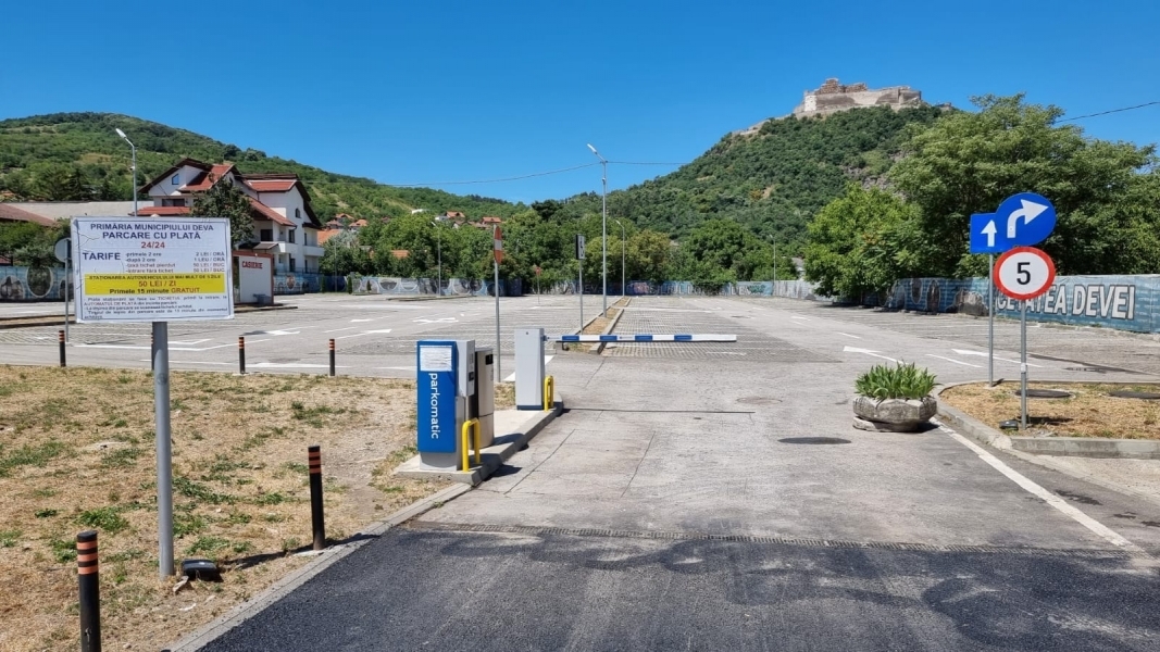 Read more about the article Parcarea Publică din Piața Unirii din municipiul Deva a fost redeschisă!