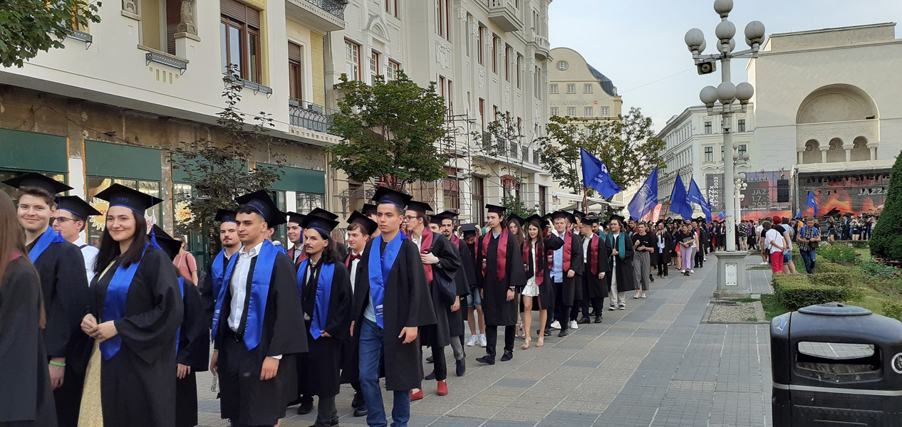 Read more about the article Ceremonia de absolvire UPT 2022: parada absolvenților, festivități, momente artistice cu Oana Pellea și Vița de Vie