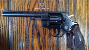 Read more about the article Arme letale deținute fără drept, ridicate de poliţişti