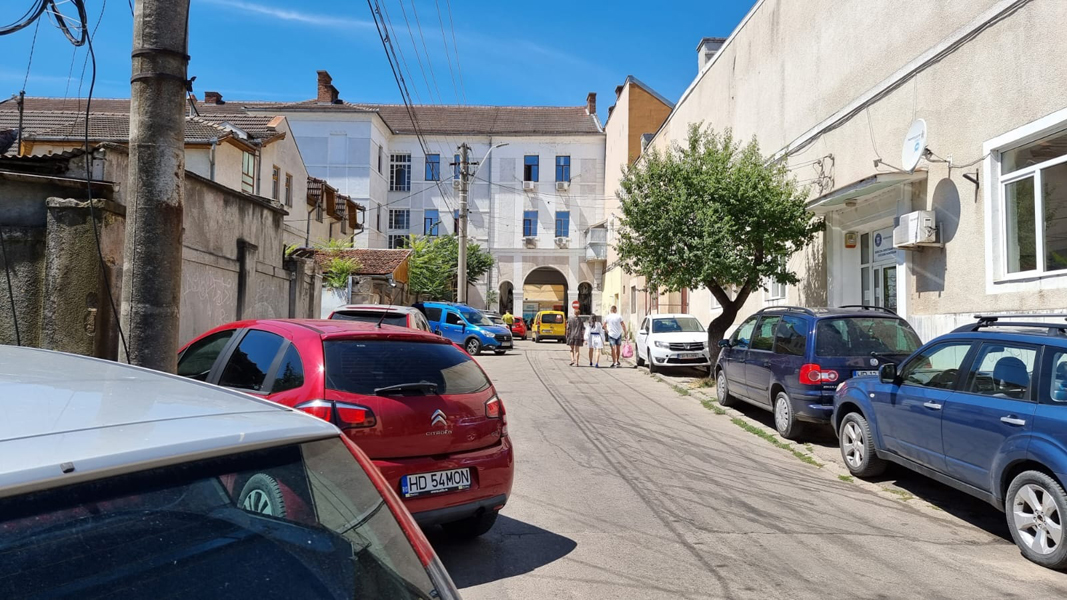Read more about the article Continuăm lucrările de reparații a străzilor din municipiul Deva