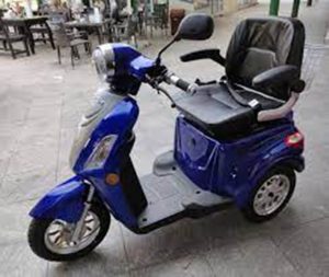 Read more about the article Deva. O şoferiţă de 74 de ani a accidentat un bărbat cu dizabilităţi ce se deplasa pe o tricicletă electrică