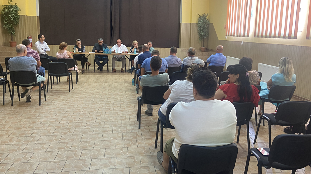 Read more about the article Comuna TOTEȘTI: Întâlnire privind pagubele provocate de secetă și măsuri care pot fi luate
