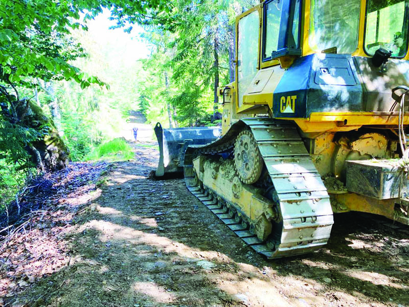Read more about the article Continuă lucrările de reparații și modernizarea drumurilor comunale și sătești din comuna Bistra