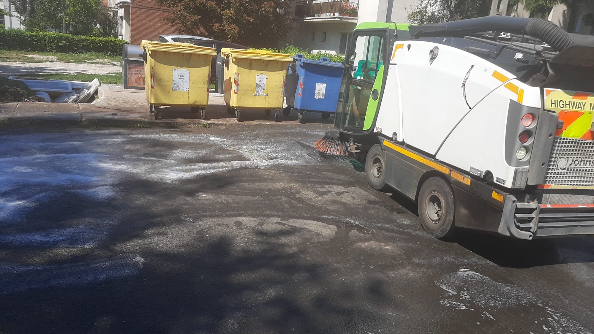 Read more about the article DEVA: S-a finalizat acțiunea de spălare și dezinfectare a străzilor din oraș