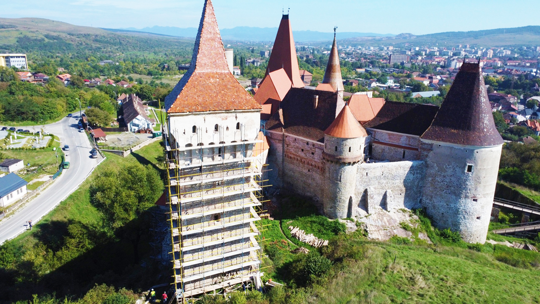 Read more about the article Castelul Corvinilor: lucrări de restaurare la Turnul Neboisa