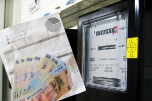 Read more about the article Cum vor fi compensate facturile la energie?