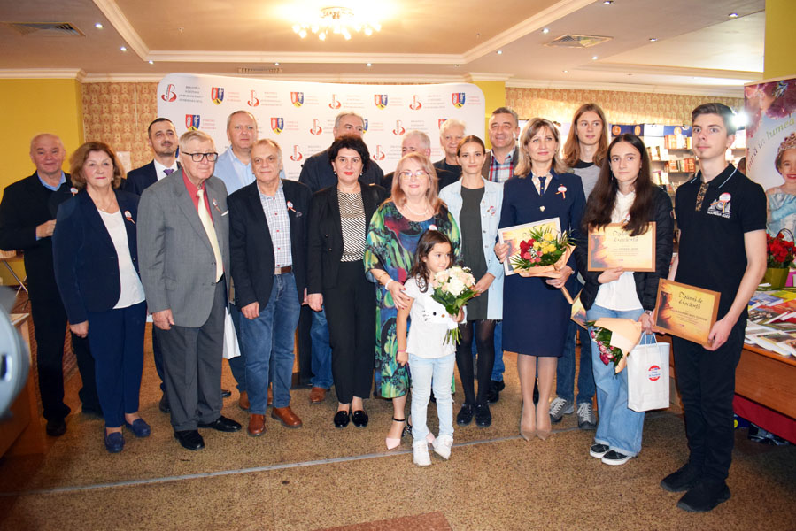 Read more about the article Salonul Hunedorean al Cărţii: Oameni de valoare premiaţi la Gala de Excelenţă Accent Media