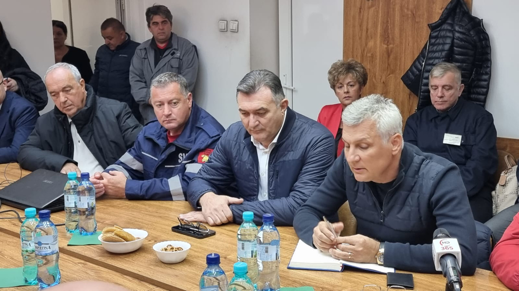 Read more about the article Laurenţiu Nistor: “Situaţia Termocentralei Paroşeni şi a minelor Lupeni şi Lonea trebuie tratată cu responsabilitate”