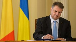 Read more about the article Persoanele condamnate definitiv pentru infracţiuni săvârşite cu intenţie nu pot candida în funcţii publice