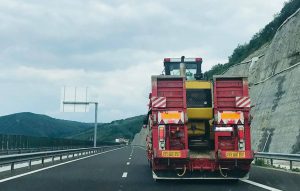 Read more about the article Atenţie, şoferi! Transport cu depăşiri, pe teritoriul judeţului