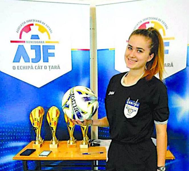 Read more about the article Fotbal: O tânără arbitră din Hunedoara bate la porțile promovării în lotul de liga 3