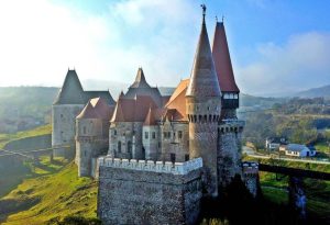 Read more about the article Castelul Corvinilor nu va putea fi vizitat luni – 12 decembrie