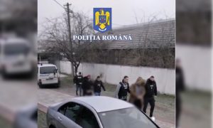 Read more about the article Au fost reţinuţi cei doi bărbaţi care au tâlhărit o familie din Peştişu Mare
