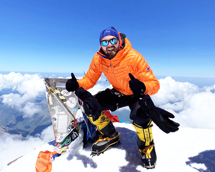 Read more about the article Alpinistul Adrian Ahriţculesei a cucerit Mount Sidley din Antarctica