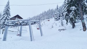 Read more about the article Zăpadă de 30 centimetri în staţiunea Straja