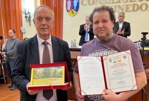 Read more about the article Județul Hunedoara are de astăzi un nou Cetățean de Onoare