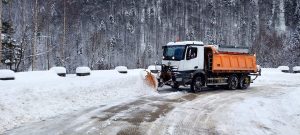 Read more about the article Peste 240 de autoutilaje au acţionat prompt pe întreaga reţea de drumuri naţionale şi autostrăzi din zona de vest a ţării