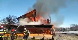 Read more about the article Incendiu de proporţii la o cabană din Silvaşu de Sus