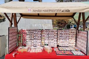 Read more about the article <strong>Târg de Mărțișor la Deva, pe platoul din fața Centrului Cultural ,,Drăgan Muntean”– din 24 februarie!</strong>