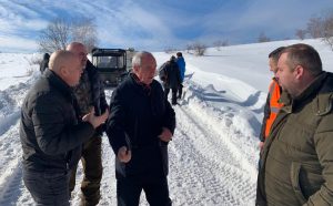 Read more about the article Preşedintele CJ, prezent în Ţinutul Pădurenilor, zonă afectată de ninsorile puternice