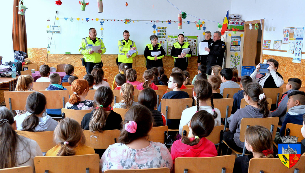 Read more about the article Lecţie… altfel, despre educaţia rutieră, la o şcoală din municipiul Hunedoara