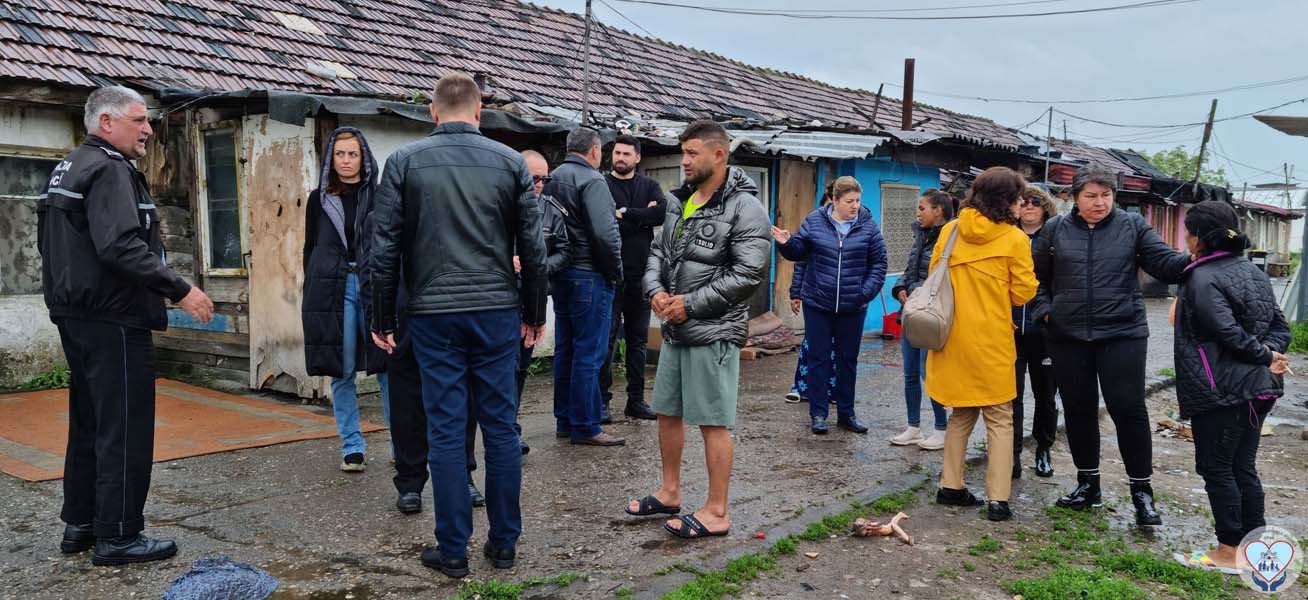 Read more about the article Reprezentanți din 6 instituții ale statului au evaluat situația comunităților rome din Deva