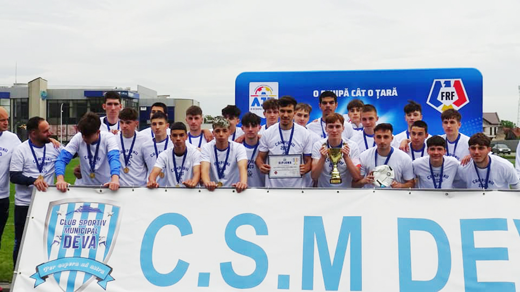 Read more about the article Fotbal juniori: Juniorii U 19 de la CSM Deva, campioni județeni