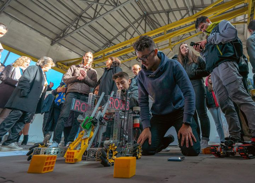 Read more about the article Robotica din Valea Jiului s-a calificat în marea finală a Galei New European Bauhaus 2023, iar noi îi putem susține!