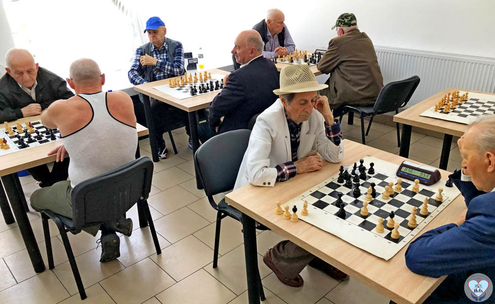 Read more about the article Competiție de șah rapid între seniorii Devei. Vârsta maximă a participanților – 93 de ani!