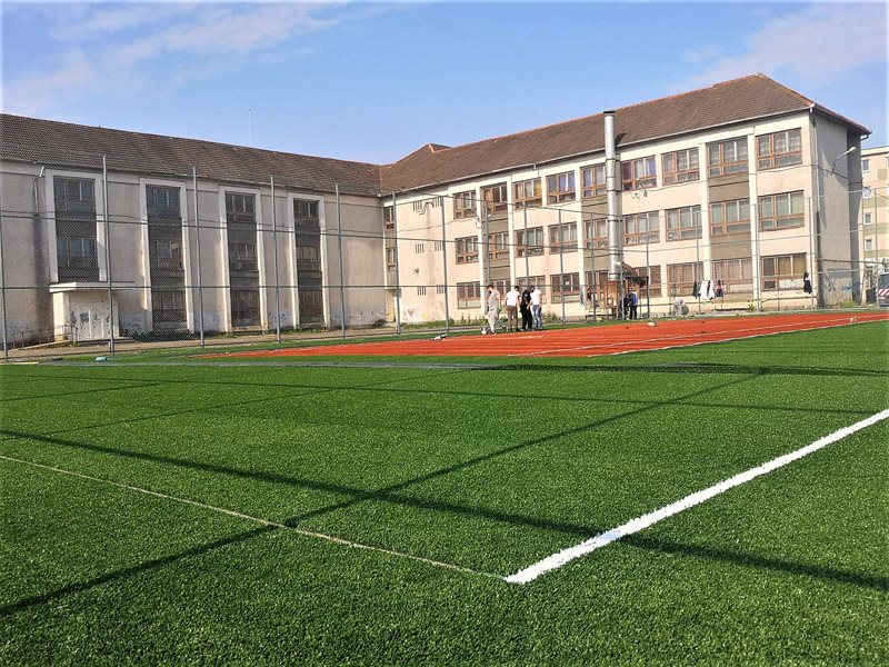 Read more about the article Teren de sport multifuncţional la Şcoala 11. Urmează un loc de joacă