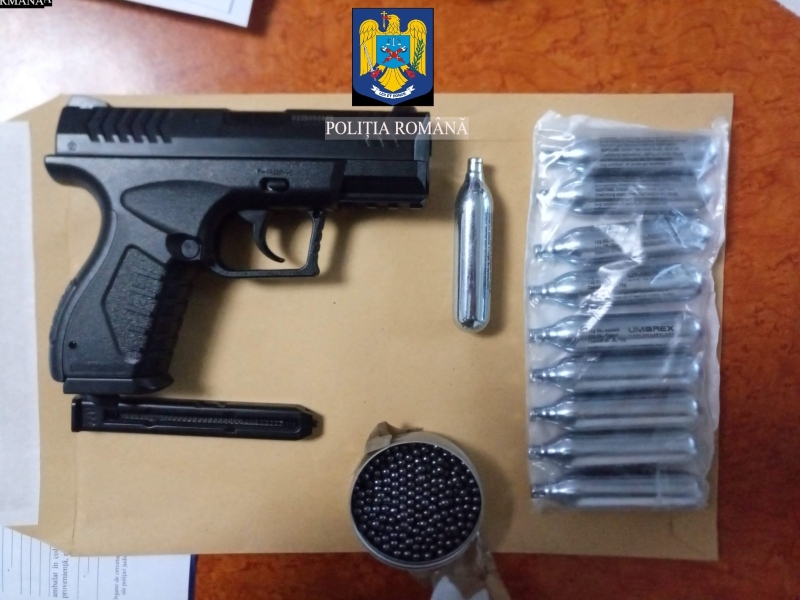 Read more about the article Șase arme neletale, confiscate în urma percheziționării domiciliare în județ