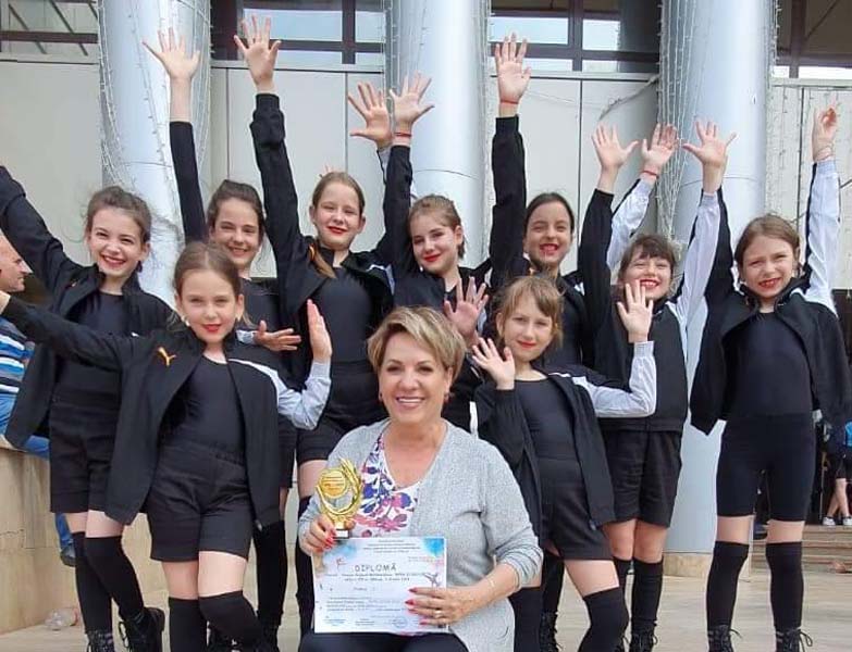 Read more about the article Dans sportiv: Grupul devean Mistik, medaliat la Călărași