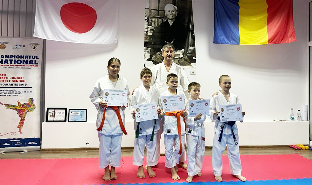 Read more about the article Micii karateka de la ACS Ronin Deva au promovat examenul de kyu