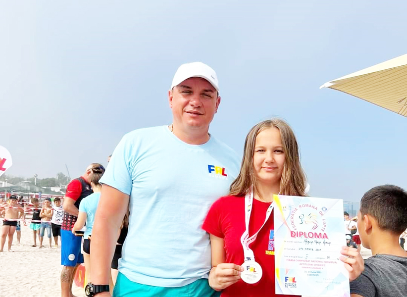 Read more about the article Lupte pe plajă: Sportivii din Deva, medaliați la Campionatele Naționale