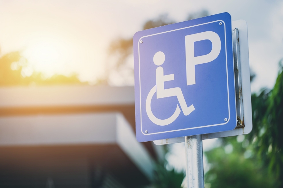 Read more about the article A intrat în vigoare noul model de card-legitimație pentru locuri gratuite de parcare!