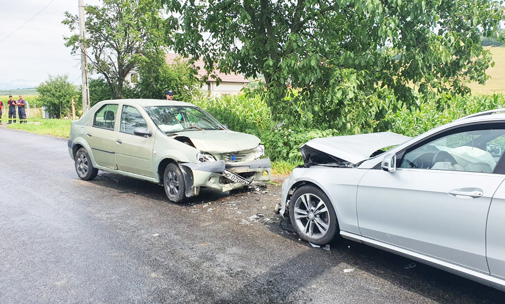 Read more about the article Accident rutier la Romos: 4 adulţi şi o minoră au ajuns la spital