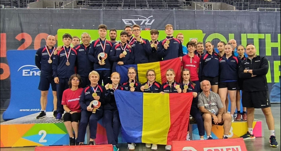 Read more about the article Medalii de aur la Campionatele Europene de tenis de masă pentru echipele Under-19 ale României